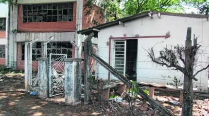 Reclamações acerca de lixo continuam no antigo prédio da Unesp