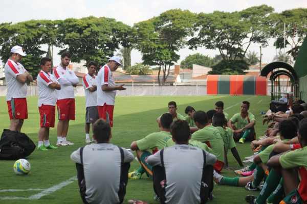Mais oito jogadores que estavam em período de avaliação no Rubro-Verde foram dispensados pelo técnico Waguinho Dias