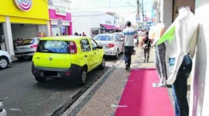 Rua 3, onde se aglomeram lojas de diversos segmentos da cidade; expectativa de aumento de vendas no período é de 4,5%