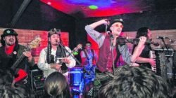 No sábado (6) a banda Terra Celta deve entrar no palco por volta das 22h30; a antiga Estação fica na Rua1em frente à Avenida 1