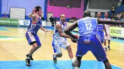 Time terá mais uma vez os desfalques do ala/pivô Calvo, lesionado, e do pivô Tischer, suspenso, ficando com oito jogadores