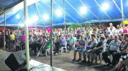 Na noite de quinta-feira (11), o público assistiu à Cantata de Natal na Capela Santa Luzia; comemoração continua neste sábado