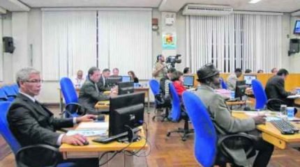 Em 2013, a corte determinou que os beneficiados promovessem o ressarcimento da importância de R$ 351.486,26