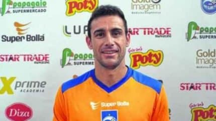 O lateral-direito Vinícius Bovi, de 33 anos