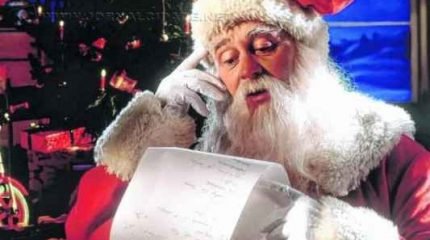 Apesar das vestes apropriadas para o inverno, a tradição do Papai Noel no Natal foi adotada por muitos países, como o Brasil