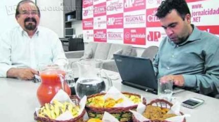 Descontraído, o deputado Aldo Demarchi comentou sobre o ano de 2014 e suas prioridades para o próximo ano