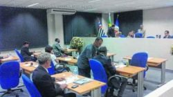 Funcionários públicos favoráveis à “Reforma” lotaram o plenário da Associação Comercial