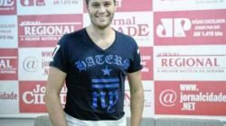 O cantor e apresentador Pedro Leonardo