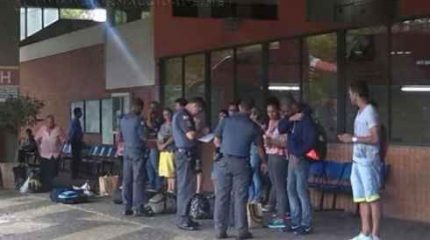 Policiais Militares em operação na rodoviária de Rio Claro