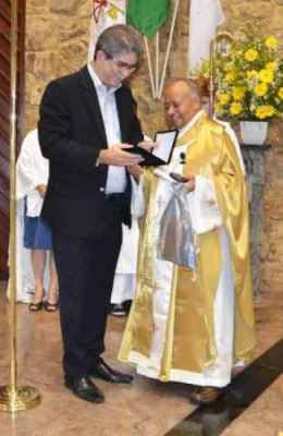 O prefeito Du Altimari com o Padre Maurício