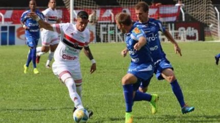 Azulão, melhor no primeiro tempo, pecou nas finalizações. No segundo, o Bota dominou (Foto: Rogério Moroti/Agência Botafogo)