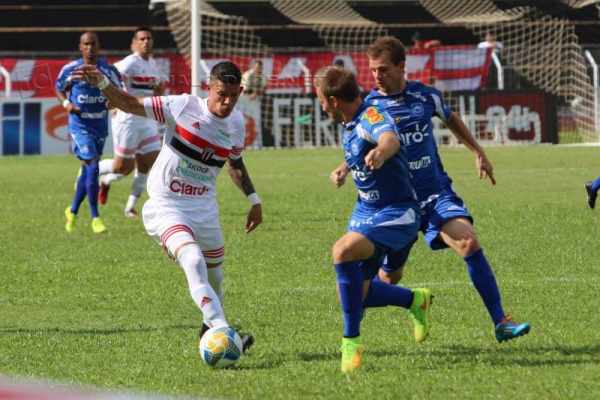 Azulão, melhor no primeiro tempo, pecou nas finalizações. No segundo, o Bota dominou (Foto: Rogério Moroti/Agência Botafogo)