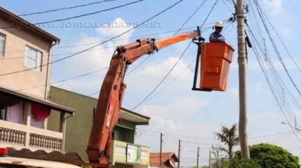 Em Santa Gertrudes, um caminhão já foi destinado para a realização dos serviços de manutenção e troca de lâmpadas da iluminação pública