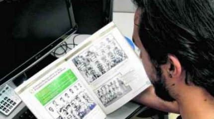 Alguns dos times que têm suas histórias retratadas; abaixo, no destaque, a primeira edição do livro