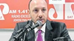 O secretário de Negócios Jurídicos, Gustavo Perissinotto, no estúdio da Rádio Excelsior JP