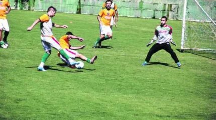 Com o comando de João Vallim, elenco segue treinando no Benitão, em dois períodos, tentando recuperar o tempo perdido