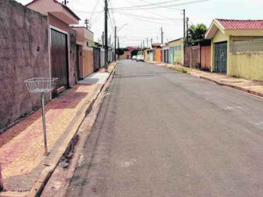 ESCURIDÃO: algumas ruas e avenidas na divisa dos bairros Arco-Íris e Jardim Village estão sem iluminação pública