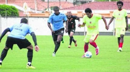 O jogo teve bastante toque de bola das equipes, com marcação forte do Rubro-Verde e mais entrosamento e ritmo da Inter