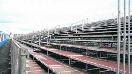 Em 2014, arquibancadas tubulares foram instaladas no Schmidtão para o Paulistão e também foram utilizadas para o Carnaval