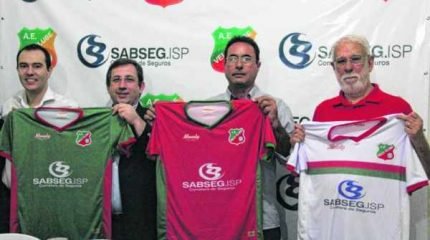 Um dos diretores em RC, Diego Wenzel, Luís Cervantes, Cleber Wenzel e Adalberto Borges posam com as novas camisas