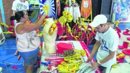 Confecção de fantasias na Samuca: tempo e habilidade na produção são fundamentais