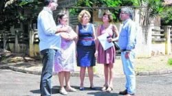 Prefeito no momento em que o município recebeu a confirmação da unidade (Foto: Arquivo)