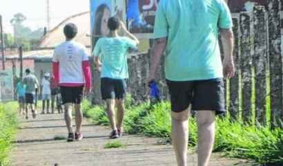 Além de alimentação saudável, Everton Rocha recomenda associar atividades físicas, como caminhada e hidroginástica