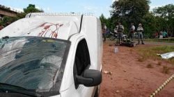 O motorista do automóvel fugiu após pressão popular