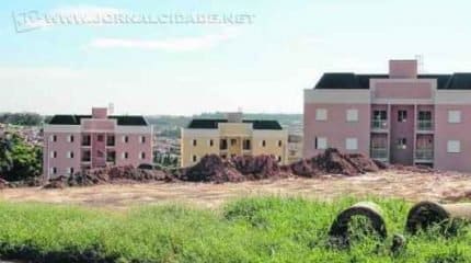 Alvo de reclamação, terreno em frente a condomínio no Jardim Panorama seria área pública