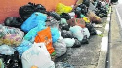 Equipe de Educação Ambiental da empresa verificou munícipes despejando sacos de lixo em locais indevidos para coleta