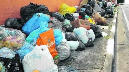 Equipe de Educação Ambiental da empresa verificou munícipes despejando sacos de lixo em locais indevidos para coleta