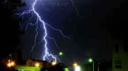 DESCARGAS ELÉTRICAS: em caso de temporais acompanhados por raios e ventos, procure abrigo em um local seguro (Foto ilustrativa)