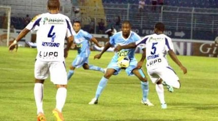 Rio Claro conquistou a primeira vitória no Paulistão 2015 (Foto: P. Cansini/Diário de Marília)