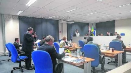 Os vereadores da oposição, que não votaram a proposta de reforma, querem nomear comissionados para cargos criados