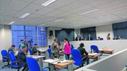 Por enquanto, duelo pelas obras permanece somente no papel e nos discursos políticos