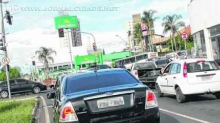 LENTIDÃO: intervenção em galeria que passa sob a rotatória da Avenida Visconde do Rio Claro provoca congestionamento