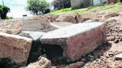 Entulho é despejado em avenida do Jardim Boa Vista II, na tentativa de minimizar os impactos da falta de pavimentação em trechos dessa localidade