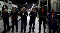 Equipe da Defesa Civil que conta com a participação de voluntários na Passarela do Samba