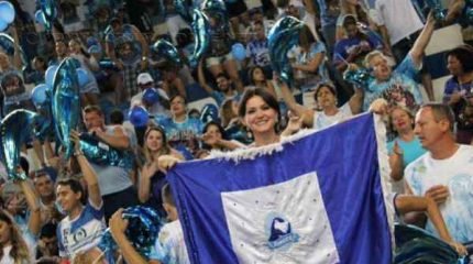 Torcida da Samuca compareceu em peso no ginásio dos esportes Felipe Karam