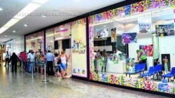 A venda de ingressos para as arquibancadas, camarotes e frisas para acompanhar os desfiles das escolas de samba acontece no Shopping Center Rio Claro