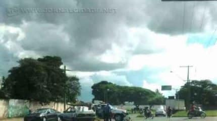 O acidente ocorreu quando a viatura foi fazer uma manobra na via pública, para dar apoio aos policiais que faziam uma vistoria em um terreno baldio