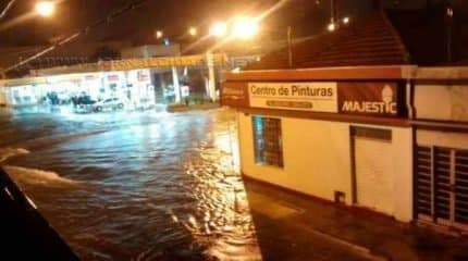 A Avenida Visconde do Rio Claro éi um dos pontos alagados com a chuva desta quarta