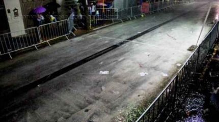 Foliões já estão espalhados pela Passarela do Samba