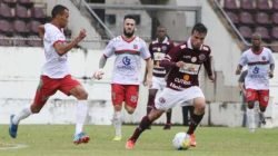O jogo foi equilibrado, mas a Ferroviária teve melhor aproveitamento nas finalizações (Foto: Leonardo Fermiano)