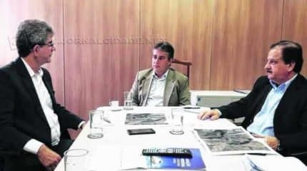 Na reunião, o prefeito de Rio Claro foi recebido pelo diretor Eduardo Henn Bernardi, da Secretaria de Aviação Civil