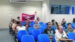 Professores e diretores da Apeoesp participaram da sessão da Câmara Municipal na última segunda-feira (23)