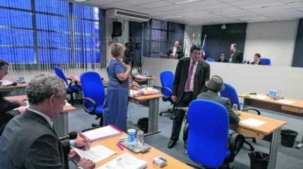 “Que projeto é esse?”, indagou Júlio Lopes (PP) ao ser avisado que o projeto complementar foi apresentado na Câmara