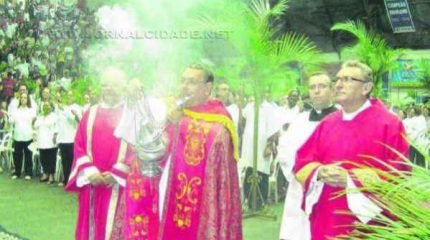 A missa é celebrada por padres e diáconos de 14 paróquias na tarde do próximo domingo