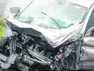 Um dos carros envolvidos no acidente que vitimou a psicóloga Laila Hebling de Rio Claro (Imagem: reprodução redes sociais)