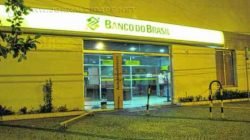 Agência do Banco do Brasil na Avenida Visconde foi roubada em R$ 220 mil. Trio entrou no banco através de casa ao lado